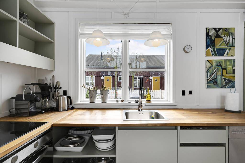 Well-designed two-floor holiday apartment with a lovely view of the marina in Øer Maritime Holiday Village and close to activities, nature and the beach. in Øerne, Ebeltoft