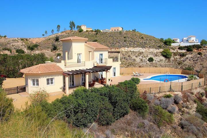 Villa for 8 people, with garden - 1