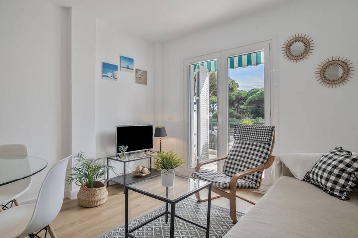 Apartamento entero, Apartamento "Barrosa Primera Línea de Playa" con vistas al mar, piscina y Wi-Fi in La Barrosa, Chiclana de la Frontera
