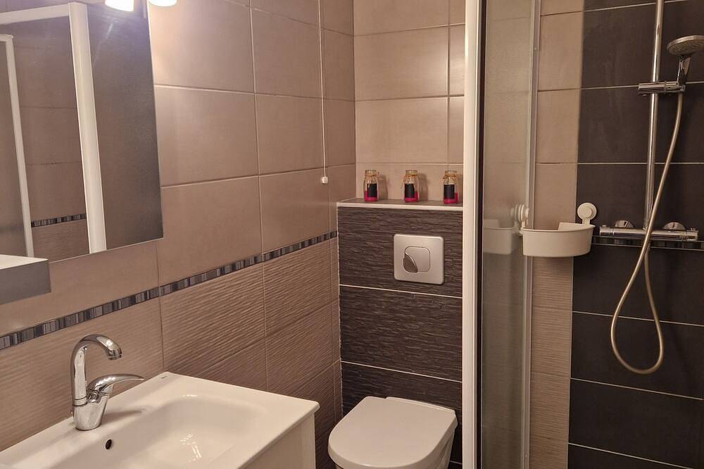 Appartement entier, 🏖️ Mèze • Appart + parking privé • Plage à 2 min à pied in Mèze, Côte méditerranéenne (France)