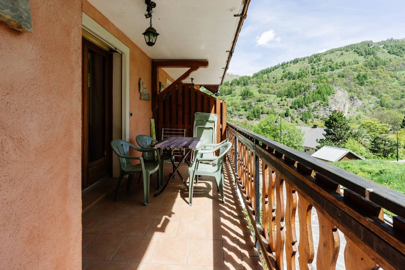 Entire apartment, Apartment 'Anémone' with Mountain View, Shared Terrace and Wi-Fi in Valloire, Saint-Jean-de-Maurienne region