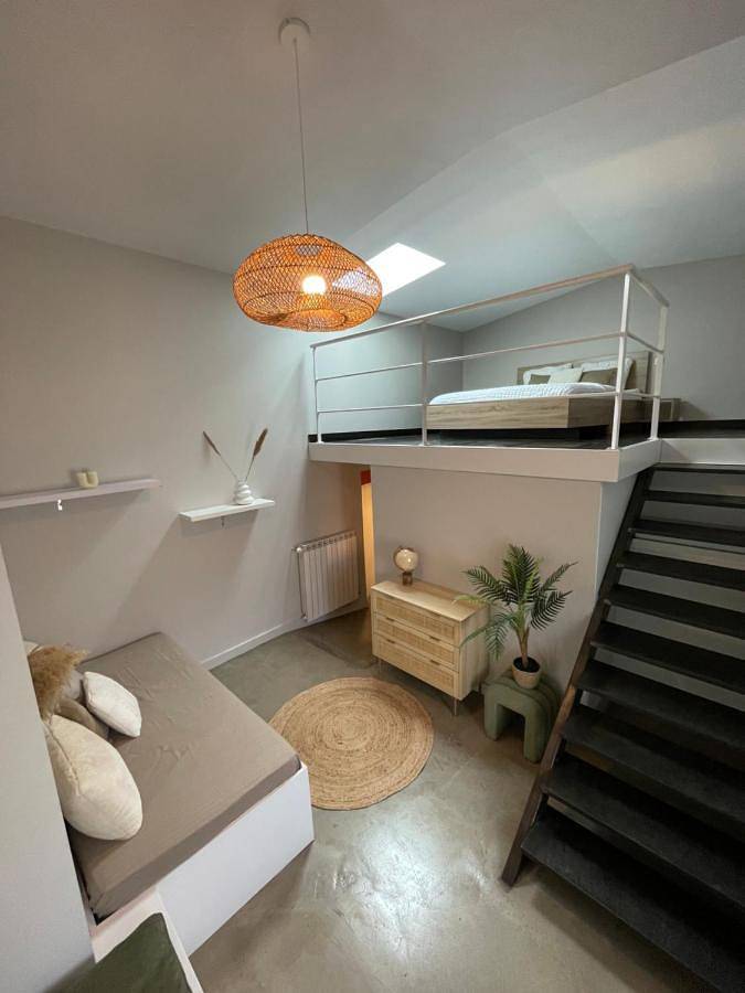 Triple Room with Private Bathroom in Trèbes, Région de Carcassonne
