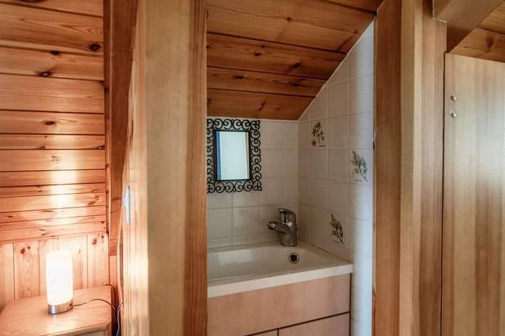 Typische Berghütte in Faido (Baita Dal Gat) in Sobrio, Lepontinische Alpen