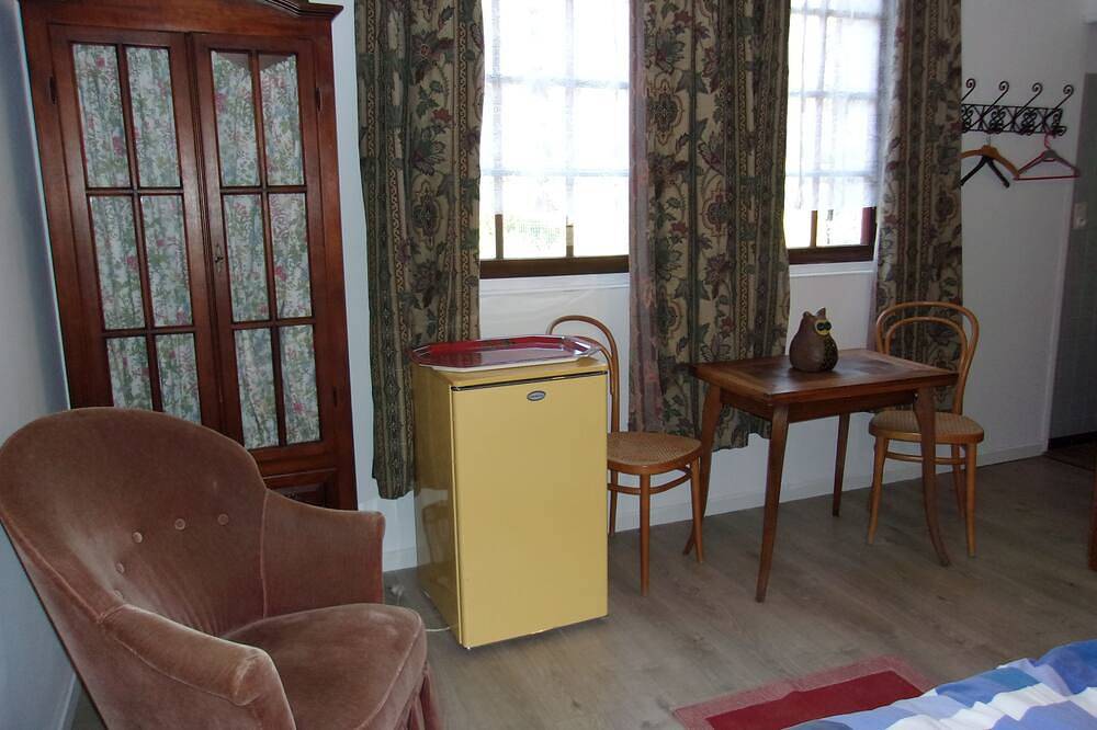 Bed and breakfast La Tour 4 people. in Bagnols-en-Forêt, Draguignan region