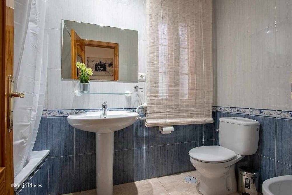 Entire apartment, P2. Modern apt. 1 bedroom in the center in Nerja Centre, Nerja