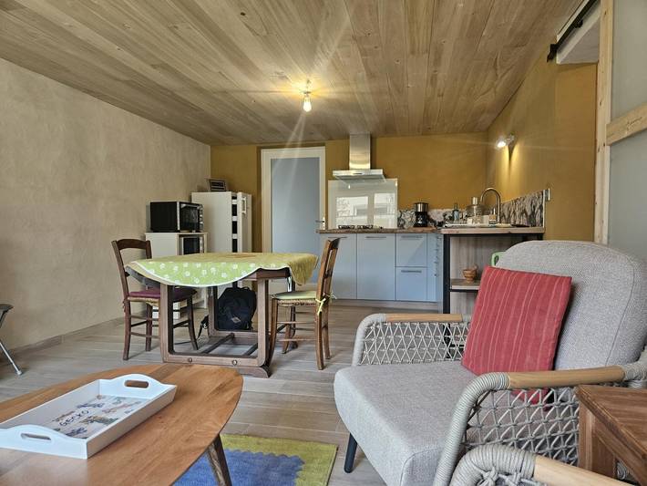 Gîte pour 2 personnes, avec jardin à Coufouleux