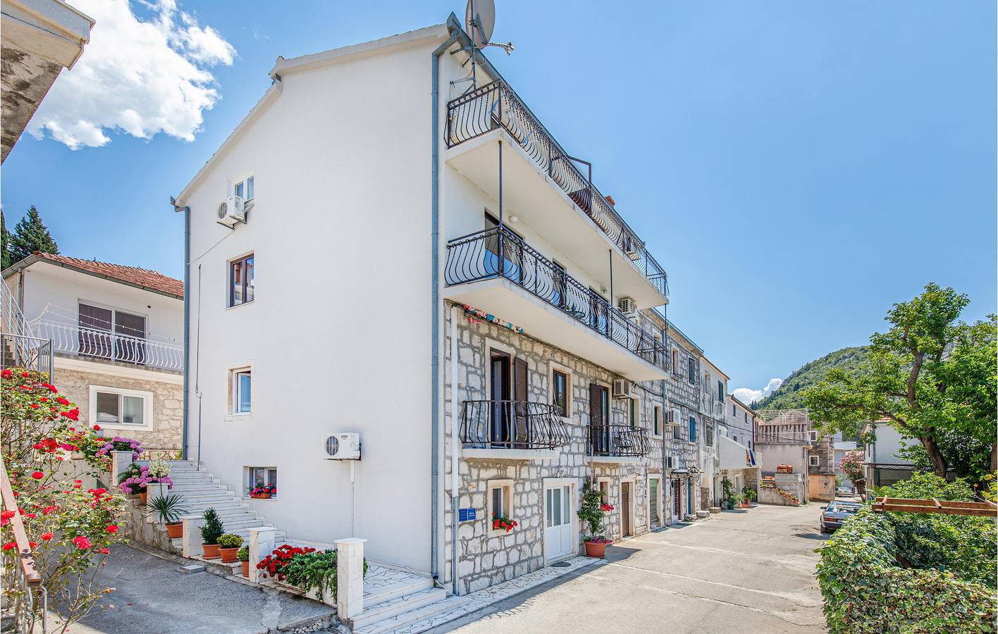 Ganze Ferienwohnung, Gemütliche 70 m² große Wohnung mit Terrasse, WLAN und 300 m entferntem Strandzugang in Blace, Dubrovnik-Neretva
