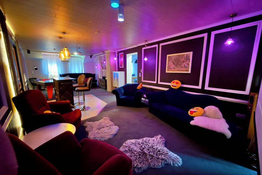 Skyview | Whirlpool-Sauna-Billiard-Airhockey-Beamer-Weberbbq in Bad Ems, Lahn-Taunus