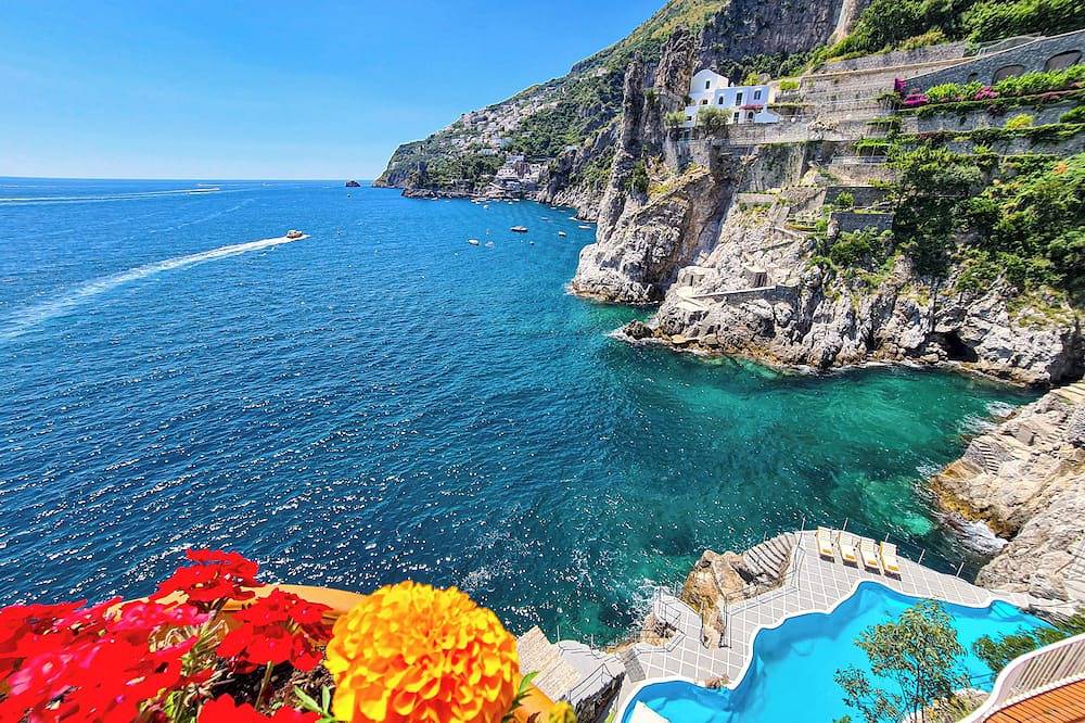 Villa Alba with a sea view in Furore, Amalfiküste