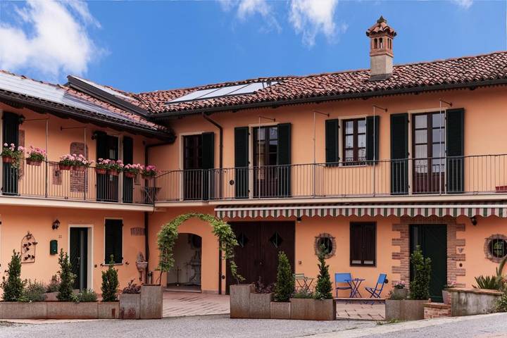 Chambre d’hôte pour 2 personnes, avec piscine ainsi que vue et jardin, animaux acceptés à La Morra - 3