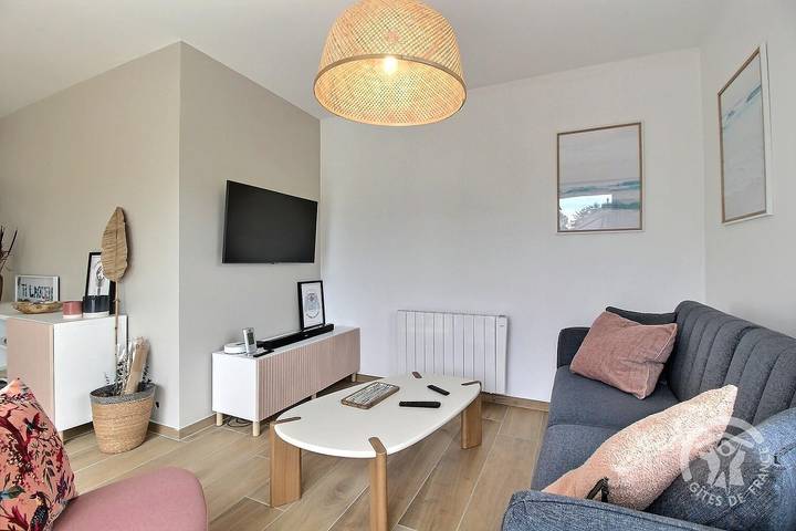 Gîte pour 8 personnes, avec jardin et terrasse à Plougrescant - 2