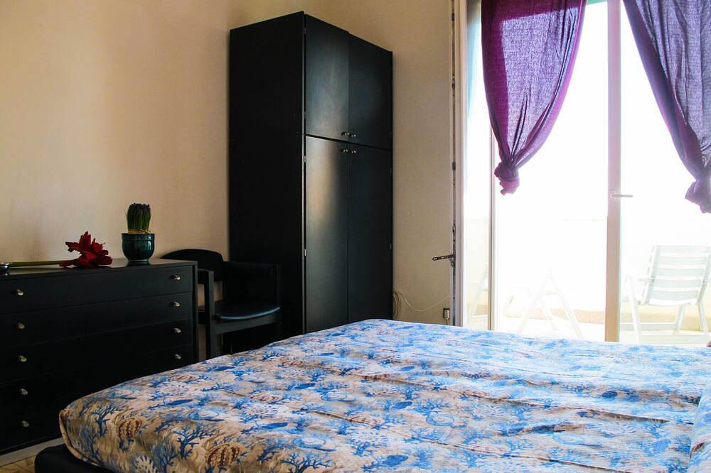 Apartamento entero, Vista al mar a 2 minutos de la playa y del metro cercano in Ostia, Roma