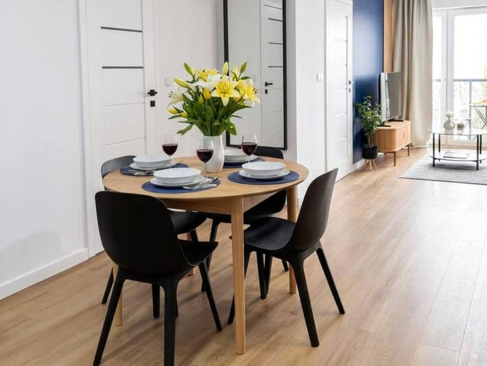 Cały apartament, Jasny apartament dla 4 osób z balkonem w Łodzi in Łódź, Województwo łódzkie