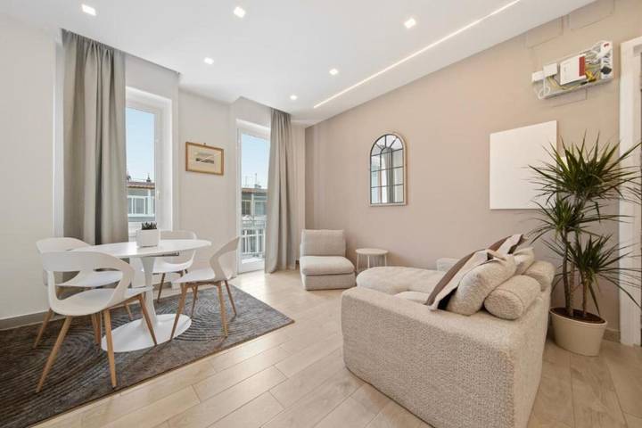 Appartamento per 5 persone, con Balcone a Napoli