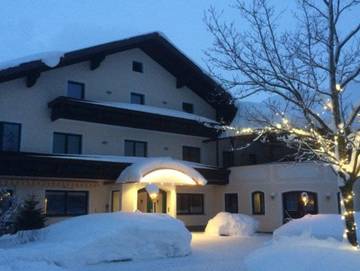 Ferienwohnung für 3 Personen, mit Ausblick und Pool sowie Balkon und Garten, kinderfreundlich am Mondsee
