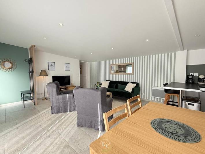 Location de vacances pour 6 personnes, avec terrasse à Baguer-Pican