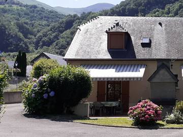 Gîte pour 5 personnes, avec terrasse et jardin dans les Hautes-Pyrénées
