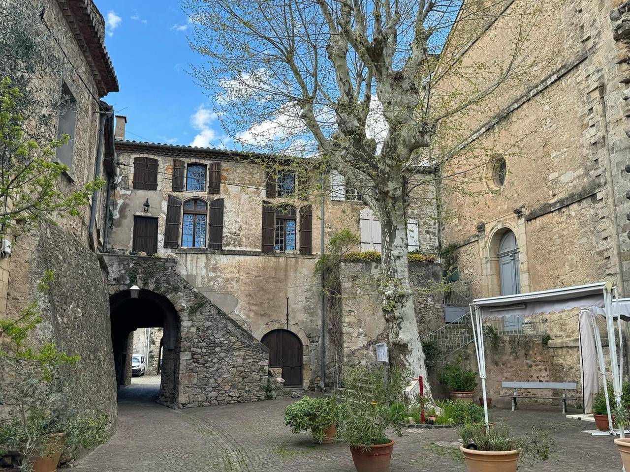 Gîte de la Rivière, preciosa casa de pueblo (con estudio de artista) in Villemagne-l'Argentière, Region de Béziers