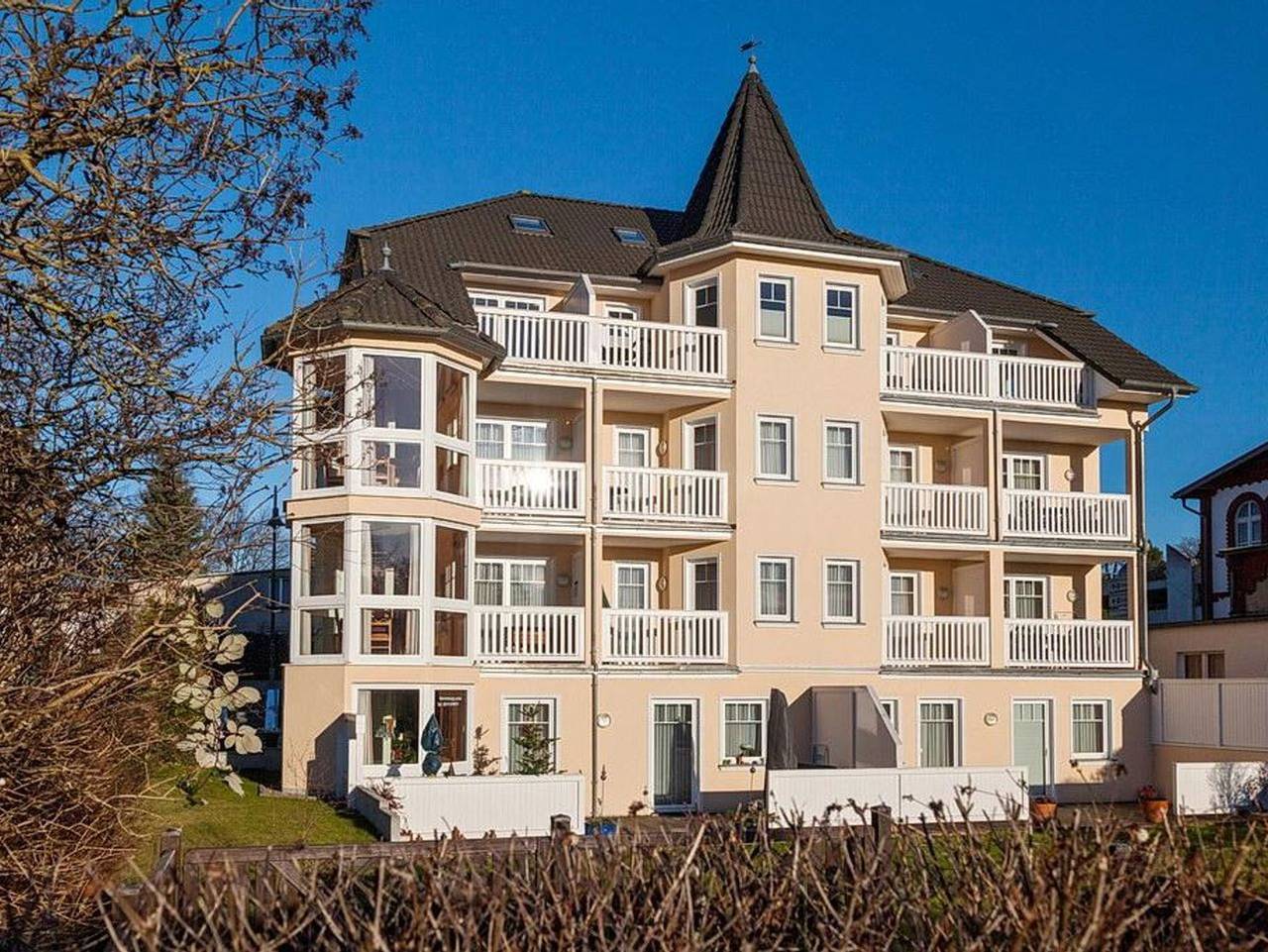 Ganze Ferienwohnung, Villa Seerose - Familien-Ferienwohnung mit tollem Erker und sonnigem Balkon in Strandnähe in Binz, Rügen