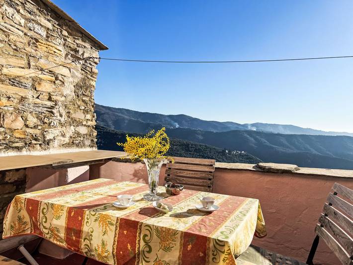 Ferienhaus für 4 Personen, mit Terrasse und Garten sowie Ausblick in Prelà