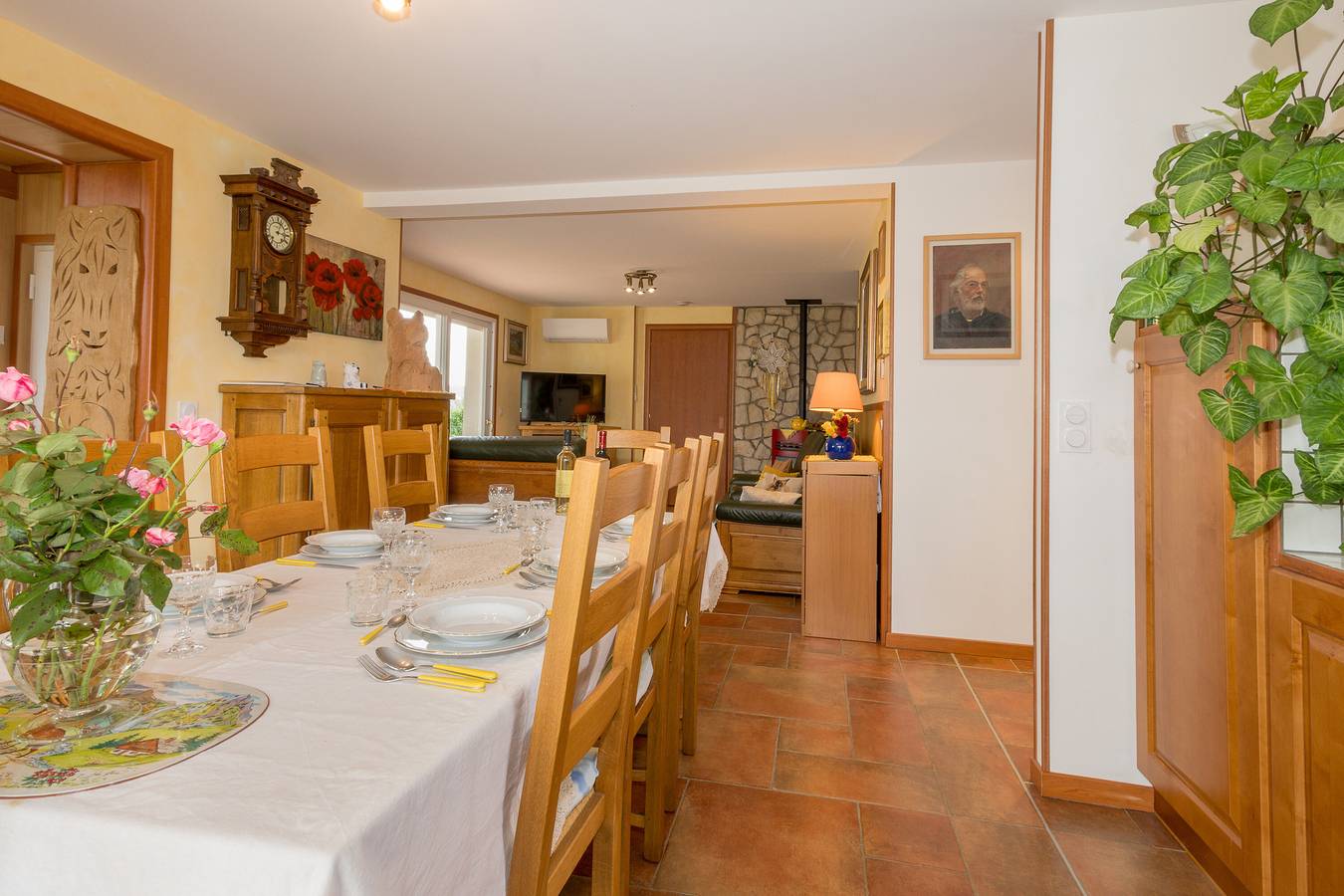 Holiday Home 'Chez Les Ours' with Mountain View, Private Terrace and Wi-Fi in Chambéry region