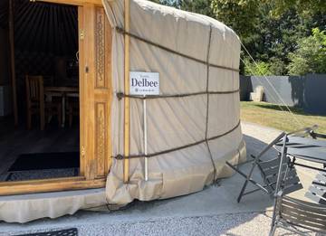 Yourte pour 3 personnes, avec terrasse dans Côte-d'Or