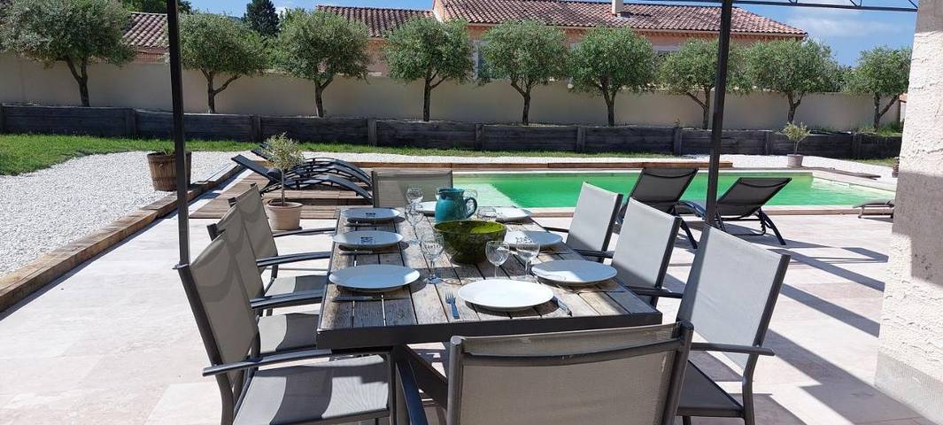 Location de vacances pour 10 personnes, avec piscine ainsi que jardin et vue à Saint-Paul-Trois-Châteaux - 4