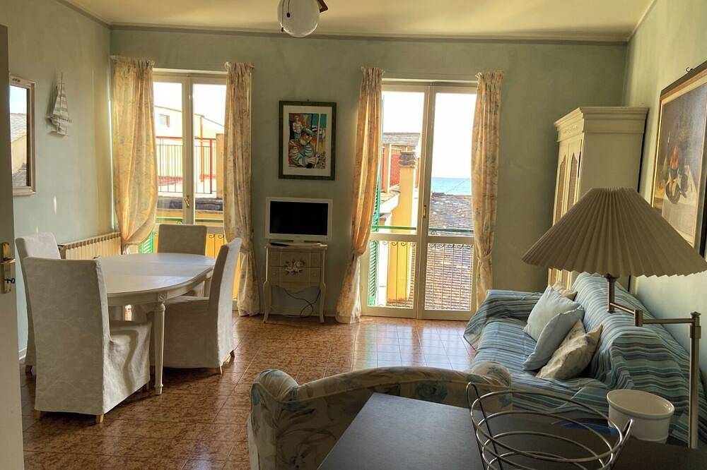 Ganze Wohnung, Meerblick-Wohnung 100 Meter vom Strand, möbliert mit privater Garage in Bagni Jolanda, Moneglia