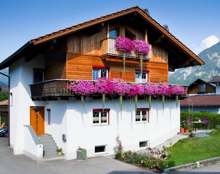 Ferienwohnung für 2 Personen, mit Balkon und Terrasse sowie Ausblick in Reutte