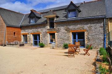 Gîte pour 4 personnes, avec vue et jardin à Ploërmel