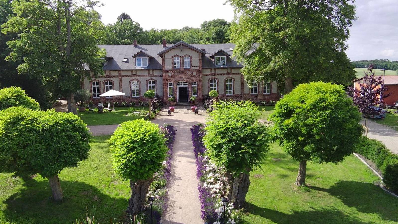Ganze Wohnung, Gemütliche Ferienwohnung im Gutshaus Groß Upahl in Gülzow-Prüzen, Naturpark Nossentiner/Schwinzer Heide