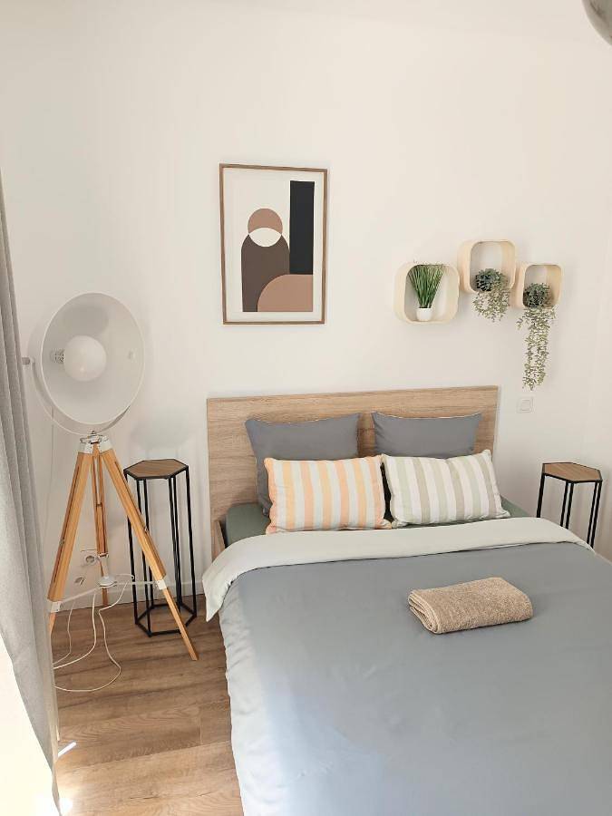 Appartement entier, Appartement climatisé rez-de-chaussée in Joncy, Région de Charolles