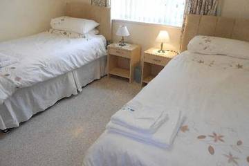 Bungalow for 8 People in Christchurch, Dorset, Photo 2