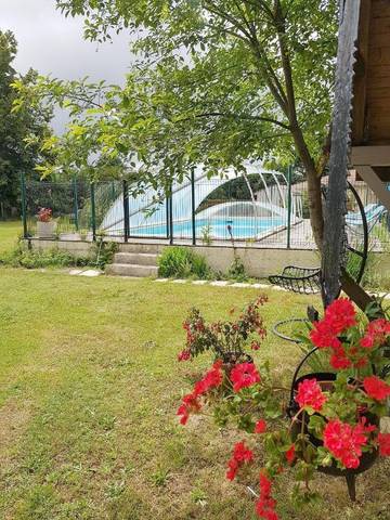 Gîte pour 2 personnes, avec jardin et piscine à Sainte-Eulalie-en-Born