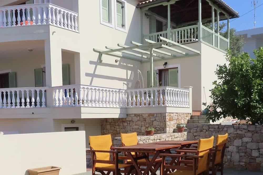 Superbly located Villa With  Private Pool and Stunning Sea And Island Views in Alonissos