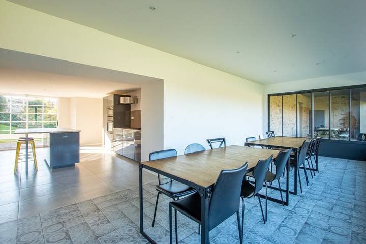 Gîte pour 15 personnes, avec terrasse et piscine, animaux acceptés dans Maine-et-Loire - 4