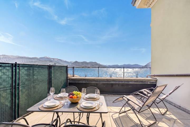 Penthaus für 4 Personen, mit Terrasse und Kinderpool sowie Seeblick in Comune di Stresa