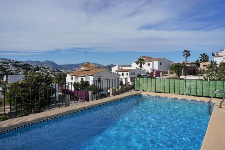 Villa voor 6 personen, with Balkon and Terras as well as Tuin and Zwembad in Pego