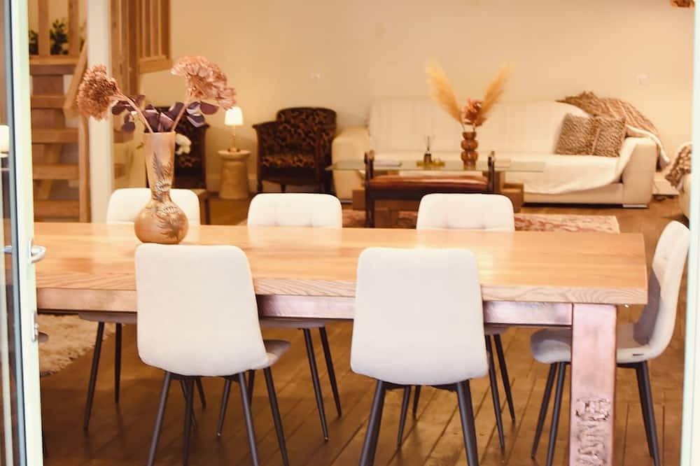 Luxury villa with parking/outdoor play area/pool/6 suites in Bourg-en-Bresse, Región de Bourg-en-Bresse