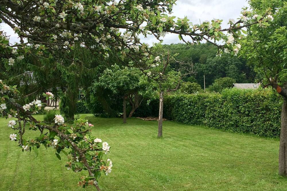 Normandy house with large garden near Paris in Beaumont-le-Roger, Región de Bernay