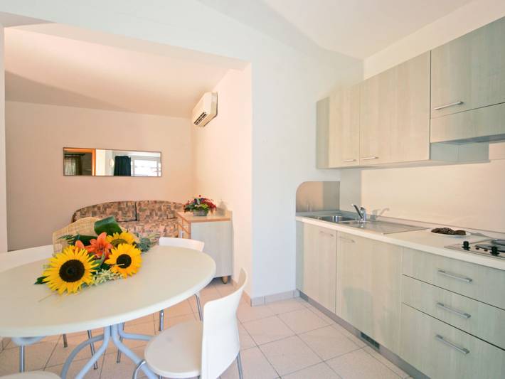 Bungalow für 6 Personen, mit Kinderpool und Garten sowie Terrasse in Italien - 4