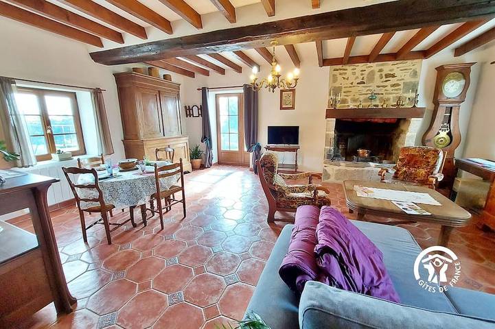 Gîte pour 6 personnes, avec Jardin dans Ravigny