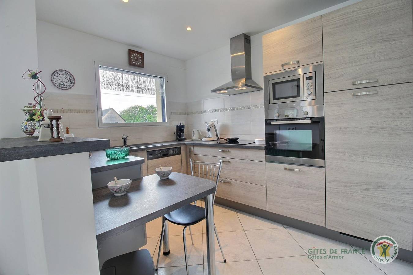 Le rhun in Trélévern, Rosa Granitküste