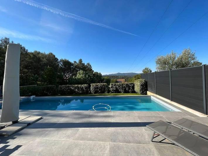 Location de vacances pour 8 personnes, avec Terrasse et Jardin ainsi que Piscine et Vue à Châteauneuf-le-Rouge - 3