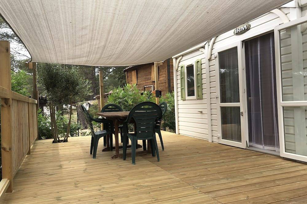 Mobile home 32 m2. Sleeps 4-6. In a secure residence in Circuit Paul-Ricard, Le Castellet