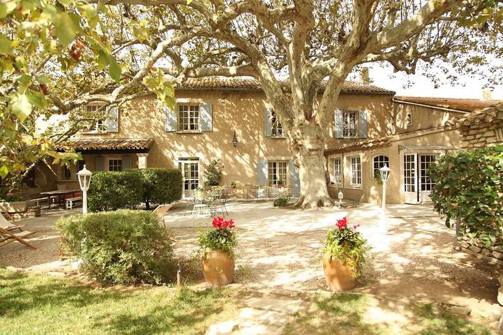 Location de vacances pour 27 personnes, avec Terrasse et Jardin à Saint-Andiol