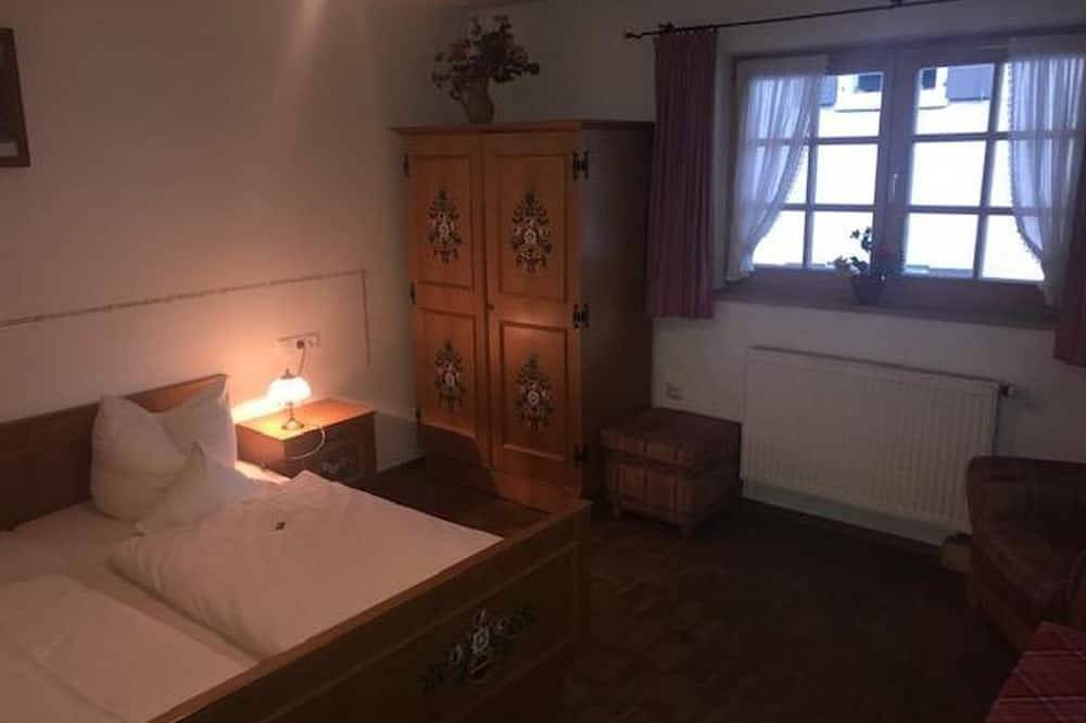 Doppelzimmer (Nr. 3, ab 7 Nächte) - Pension Zum Kirchenbauer in Oberammergau, Bayerische Alpen