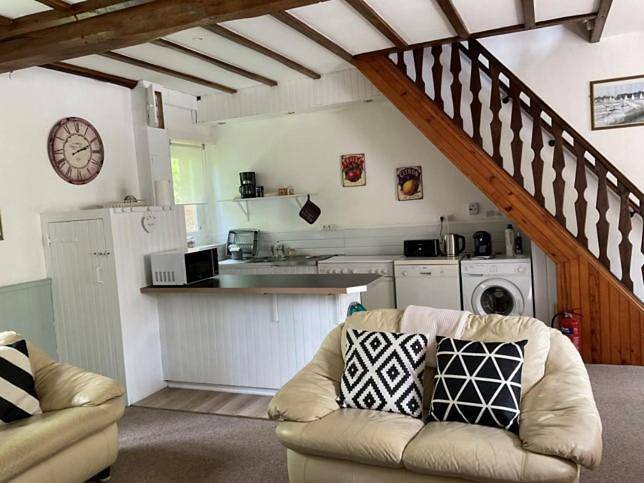 Location de vacances pour 5 personnes, avec piscine et jardin à Landivy - 2