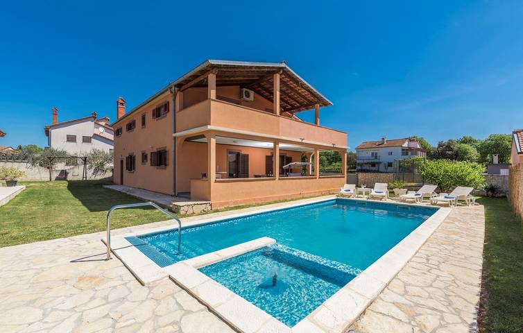 Ferienwohnung für 6 Personen, mit Pool und Garten