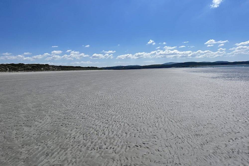Luxury Donegal Beach Cottage at Dooey Beach, Dungloe in Glenties, County Donegal